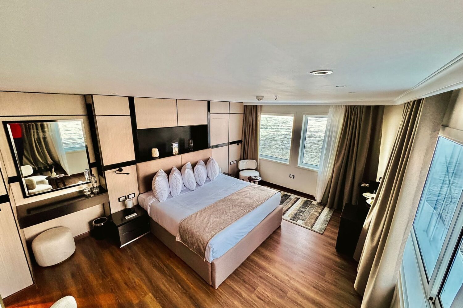 Swan dahabiya suites